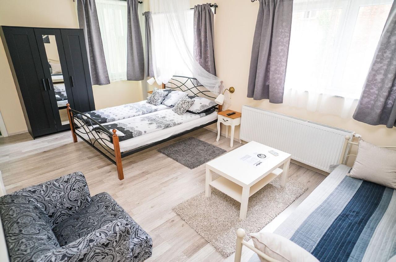 Boutique Hostel Kings N' Queens Загреб Екстериор снимка