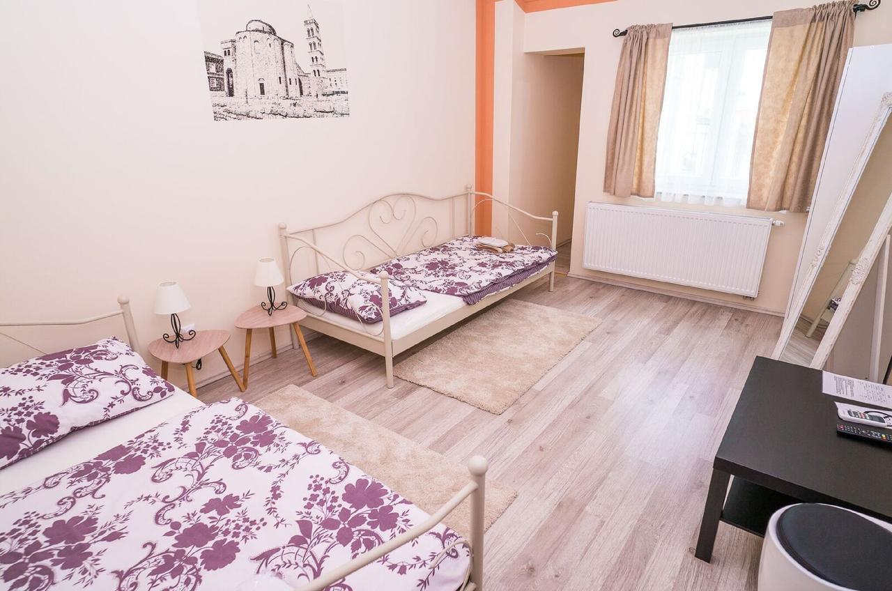 Boutique Hostel Kings N' Queens Загреб Екстериор снимка