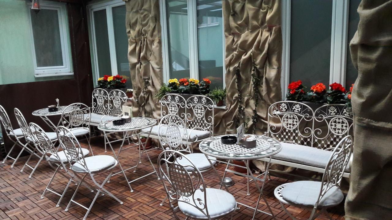 Boutique Hostel Kings N' Queens Загреб Екстериор снимка