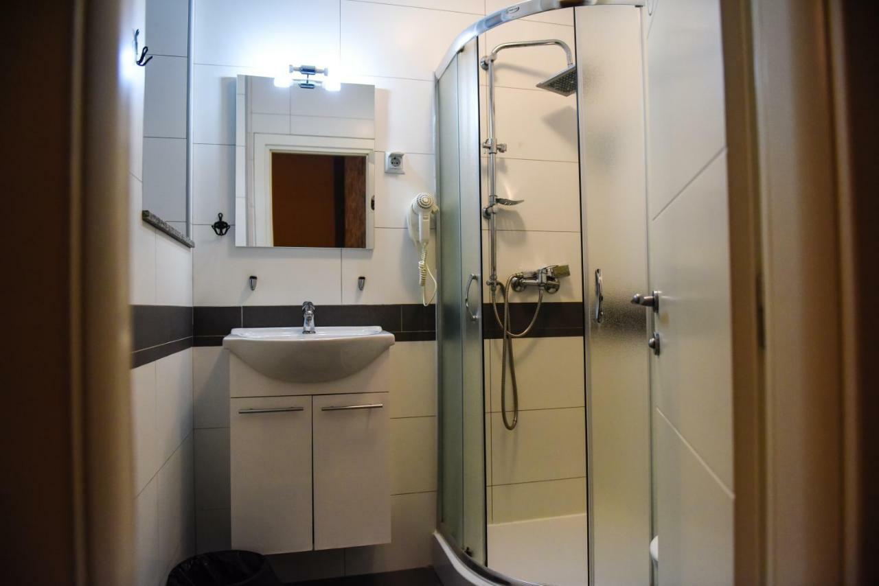 Boutique Hostel Kings N' Queens Загреб Екстериор снимка