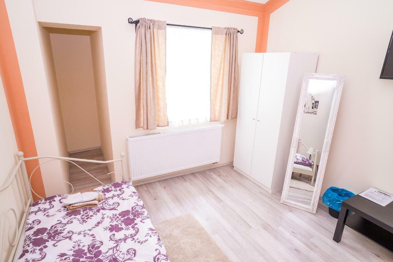 Boutique Hostel Kings N' Queens Загреб Екстериор снимка
