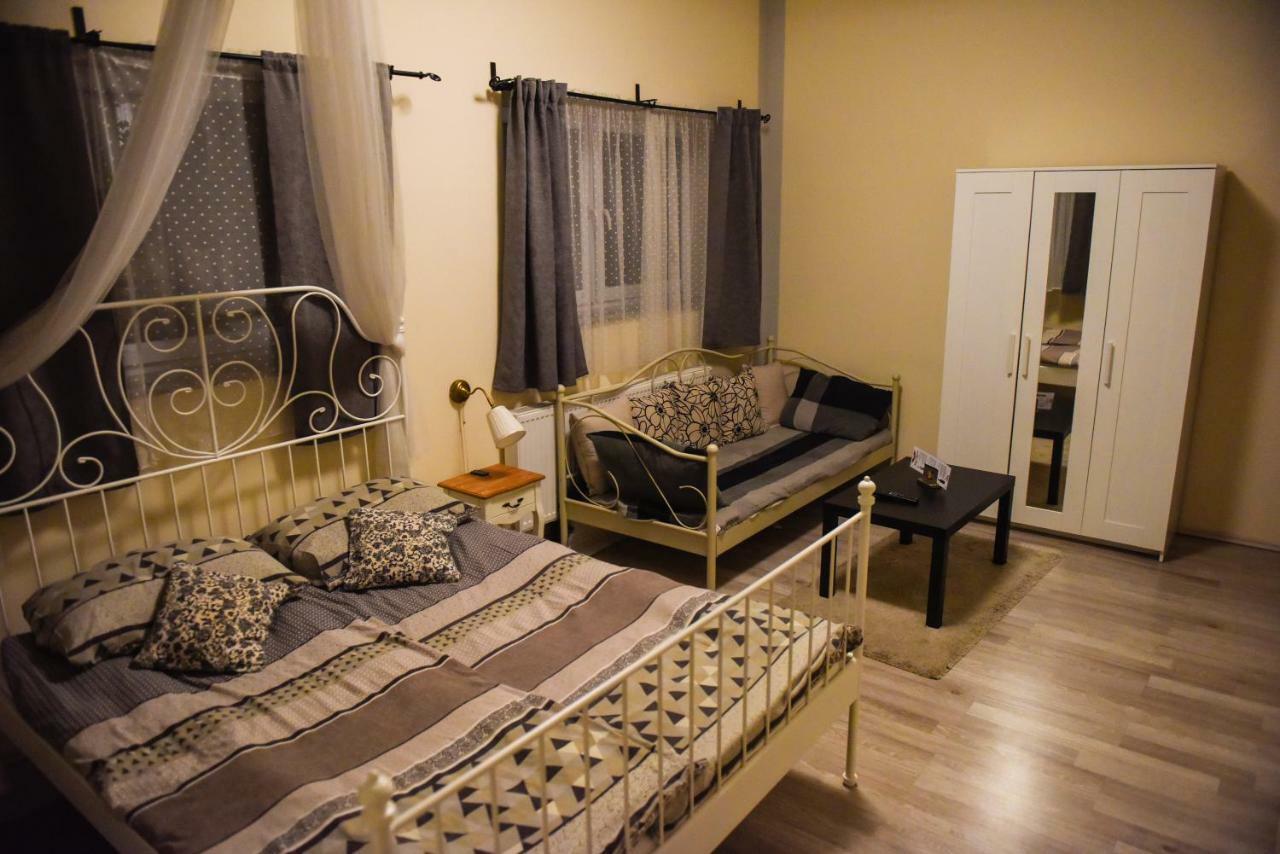 Boutique Hostel Kings N' Queens Загреб Екстериор снимка