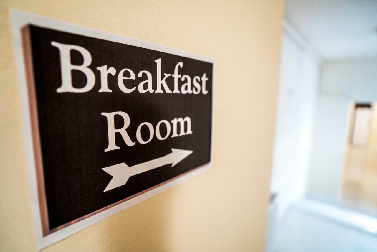 Boutique Hostel Kings N' Queens Загреб Екстериор снимка